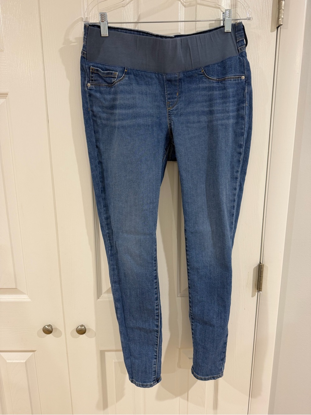 Levi’s signature maternity jeans